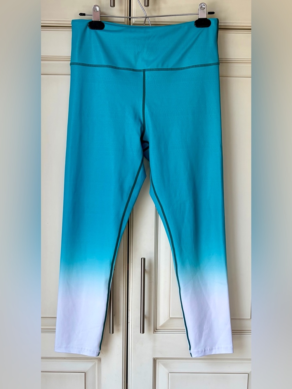 NWOT ZYIA Teal to White Ombre Performance Leggings. Snakeskin print. Sz 8-10.